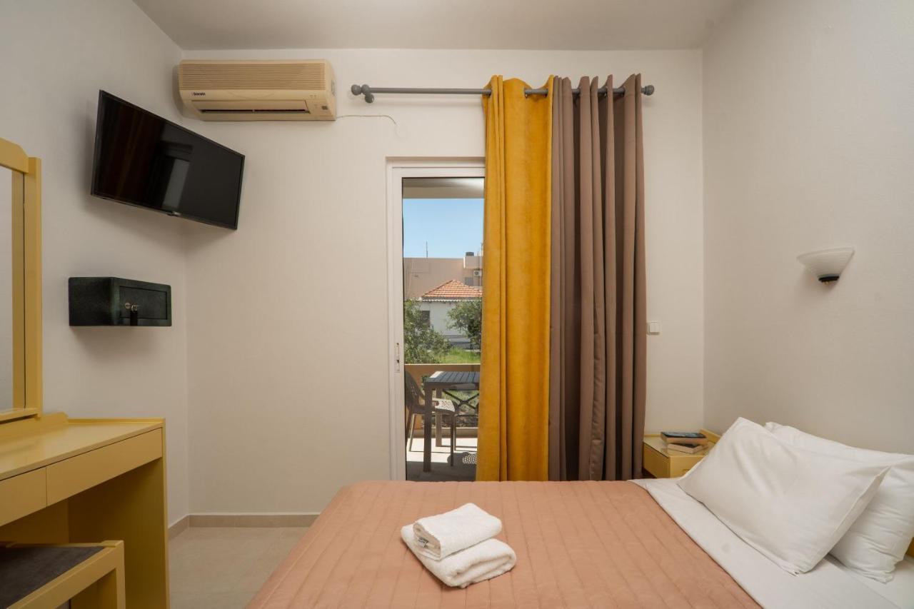 Manos Beachside Apartments Agia Marina Exterior foto