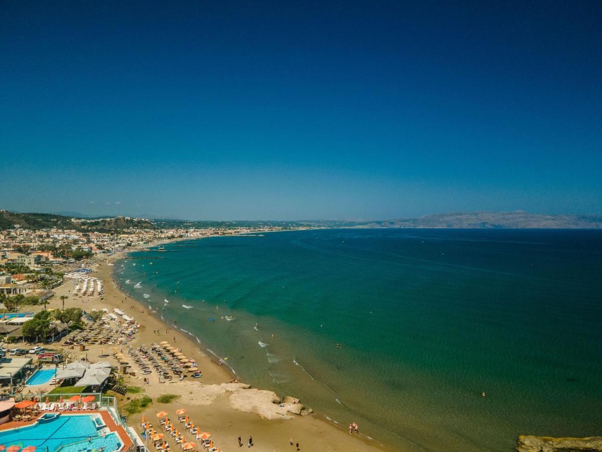Manos Beachside Apartments Agia Marina Exterior foto