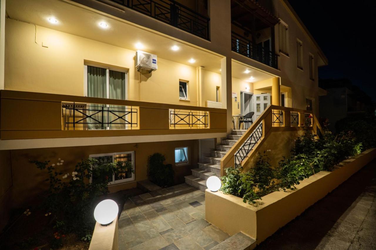 Manos Beachside Apartments Agia Marina Exterior foto
