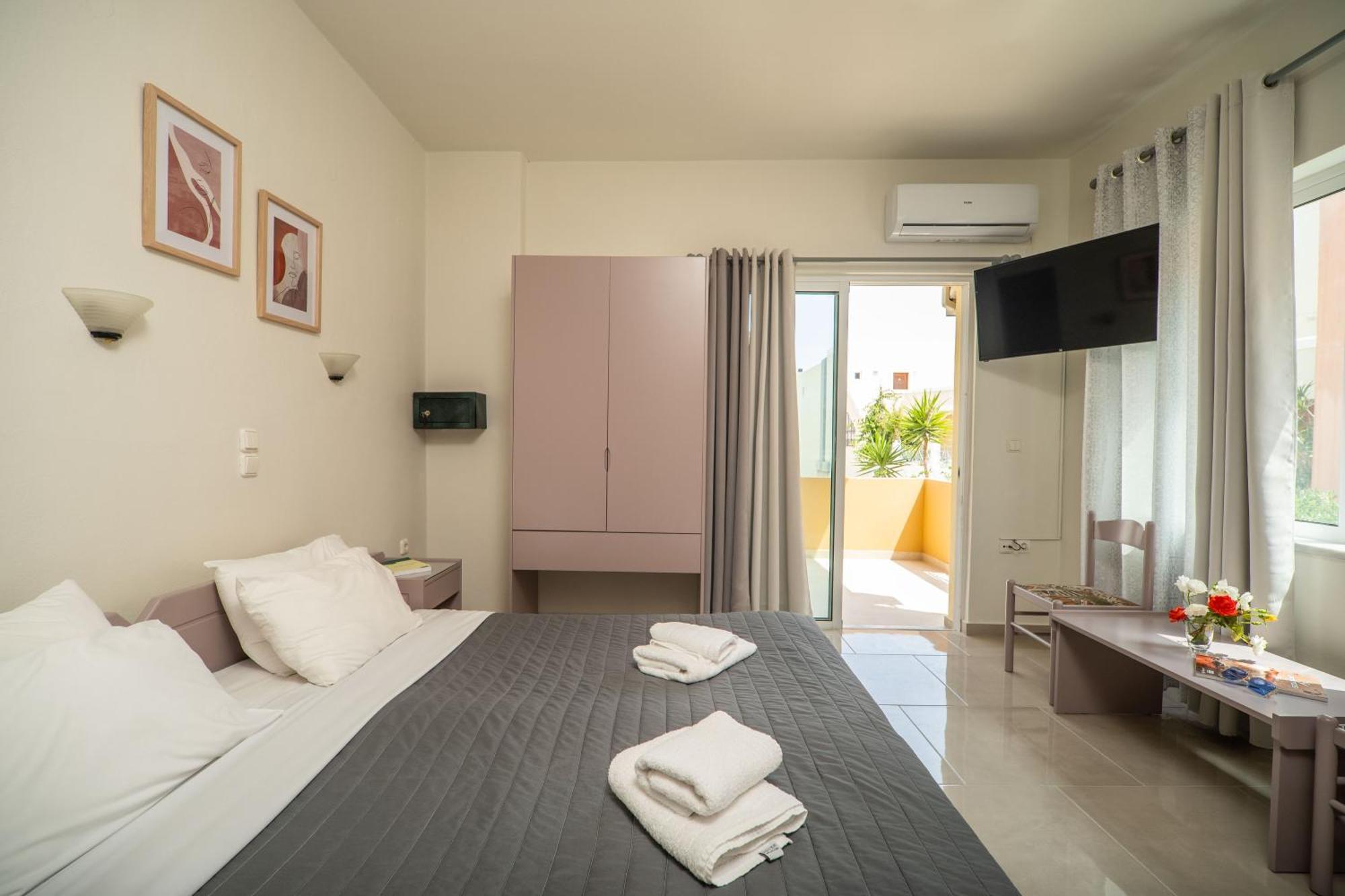 Manos Beachside Apartments Agia Marina Quarto foto