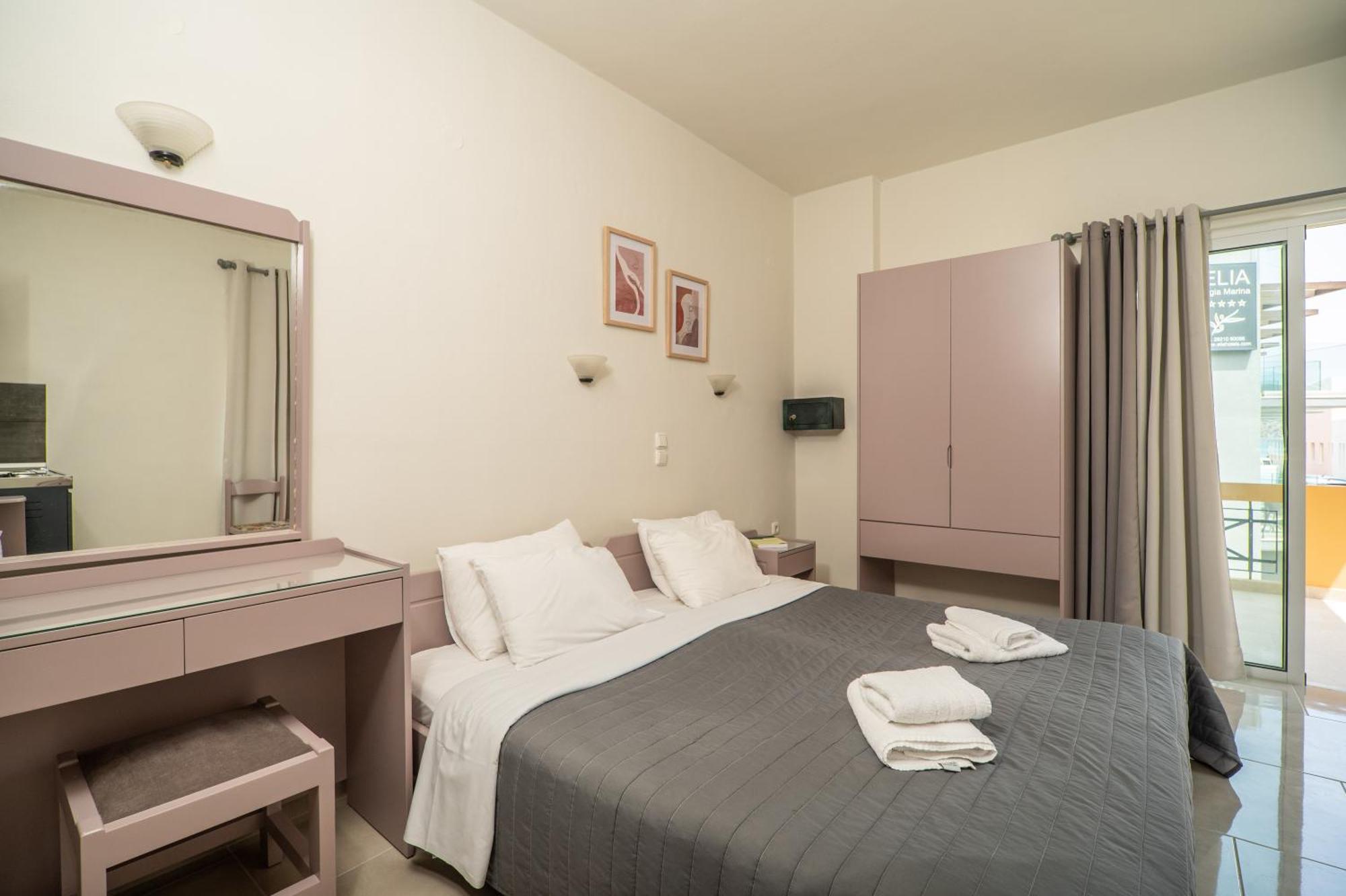 Manos Beachside Apartments Agia Marina Quarto foto