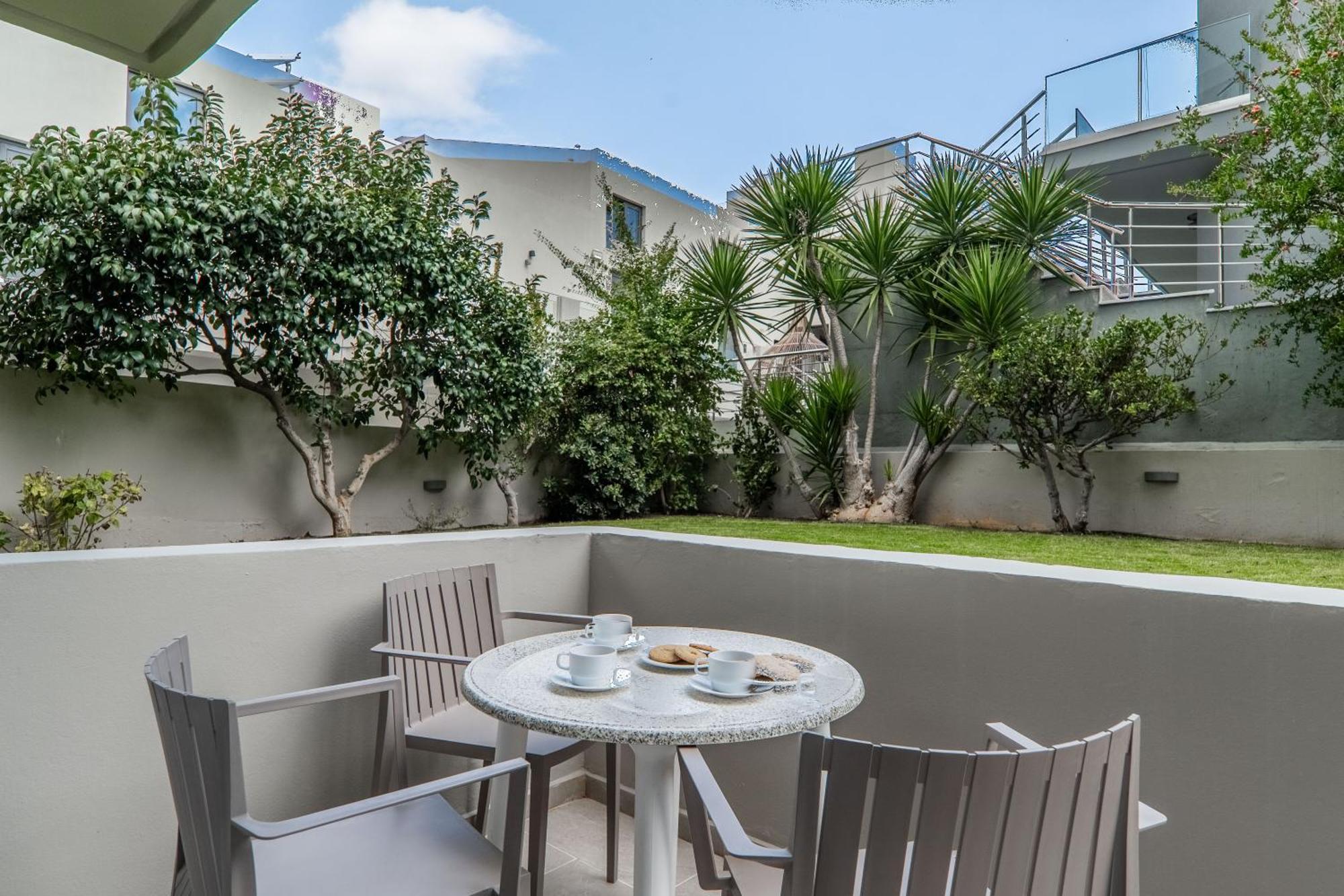 Manos Beachside Apartments Agia Marina Exterior foto