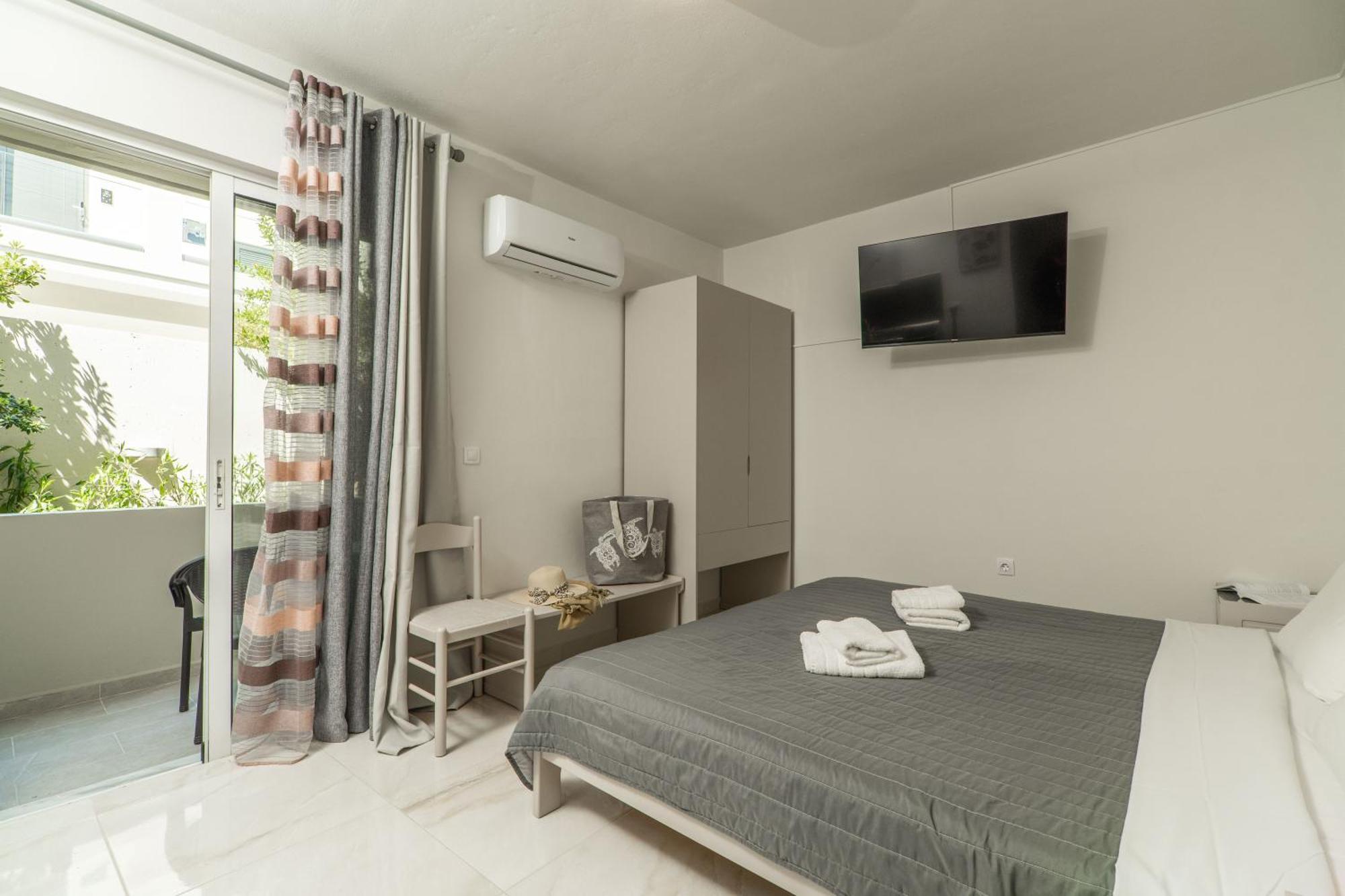 Manos Beachside Apartments Agia Marina Exterior foto