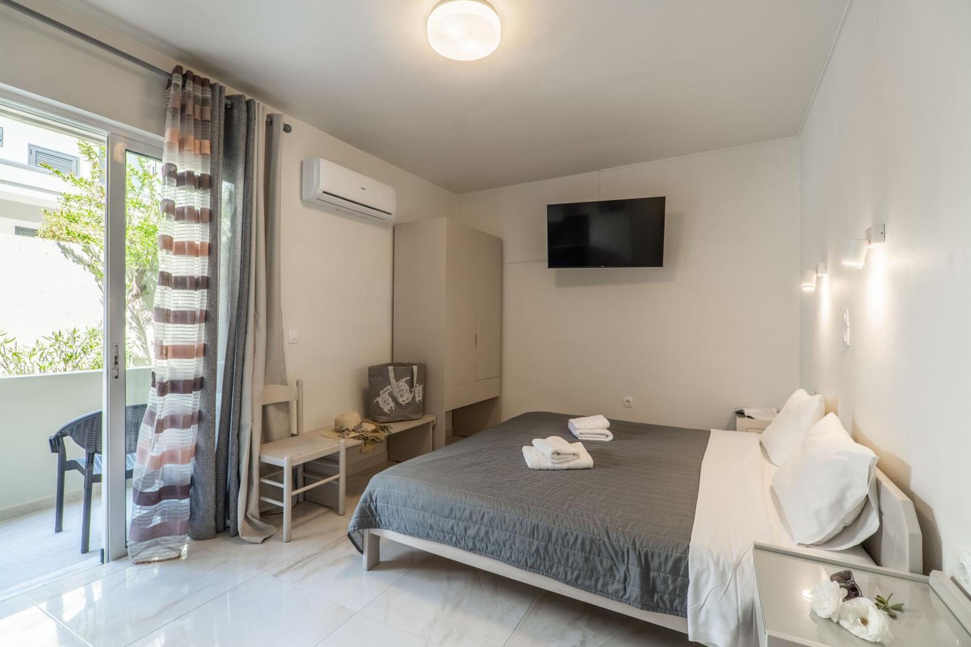 Manos Beachside Apartments Agia Marina Exterior foto