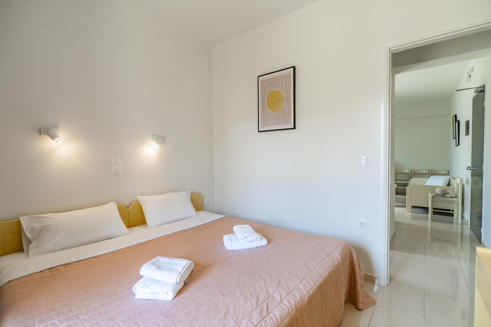 Manos Beachside Apartments Agia Marina Quarto foto
