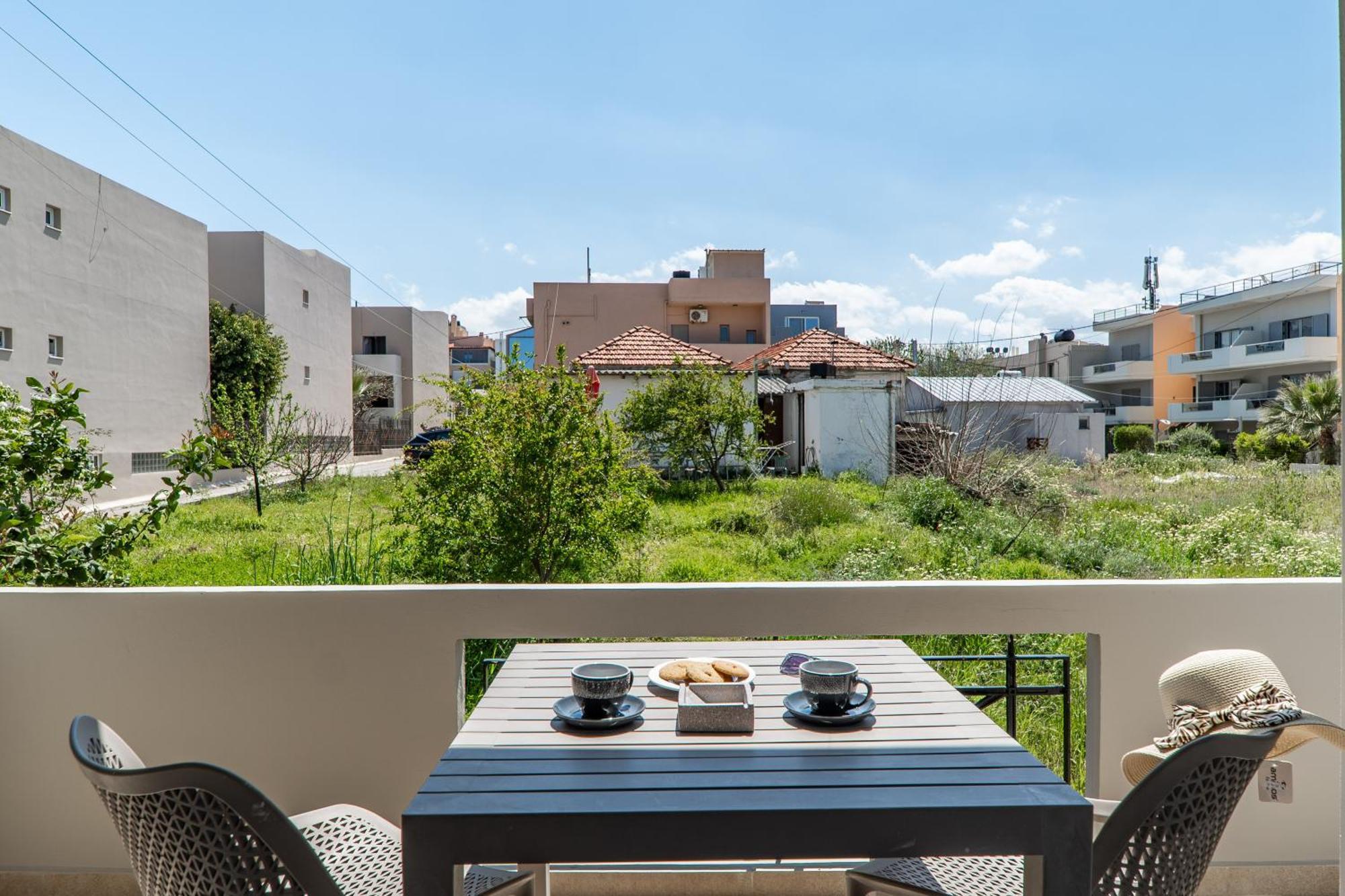 Manos Beachside Apartments Agia Marina Exterior foto