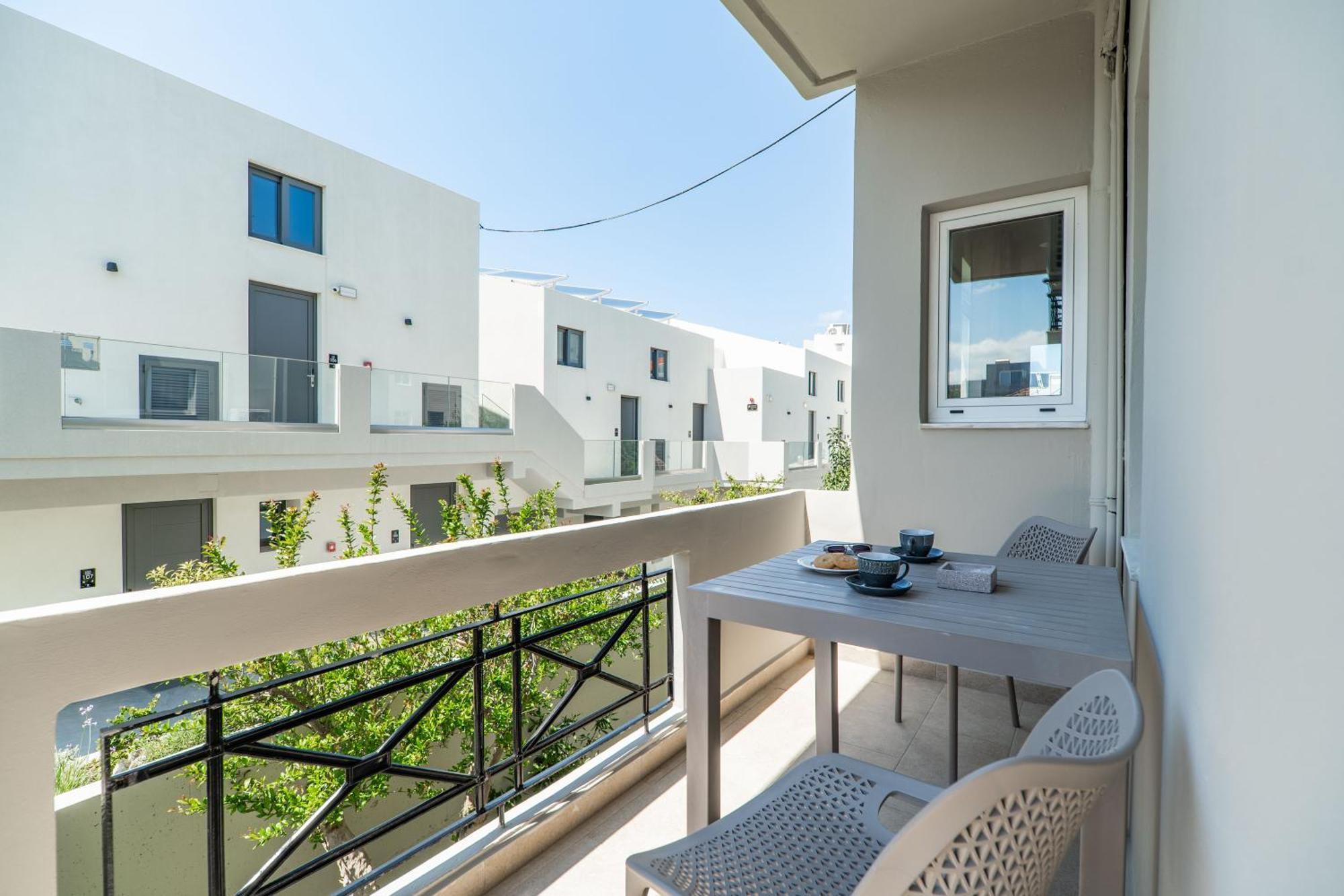 Manos Beachside Apartments Agia Marina Quarto foto