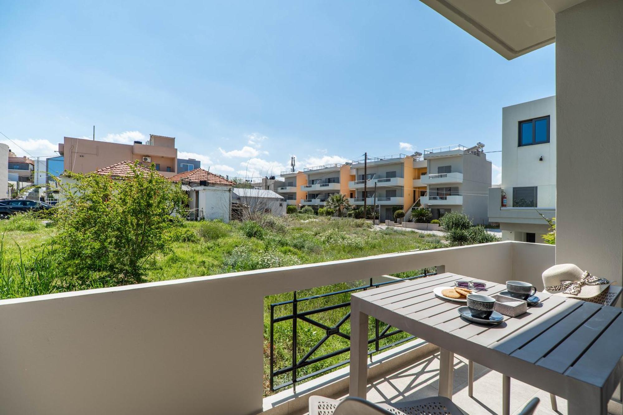 Manos Beachside Apartments Agia Marina Exterior foto