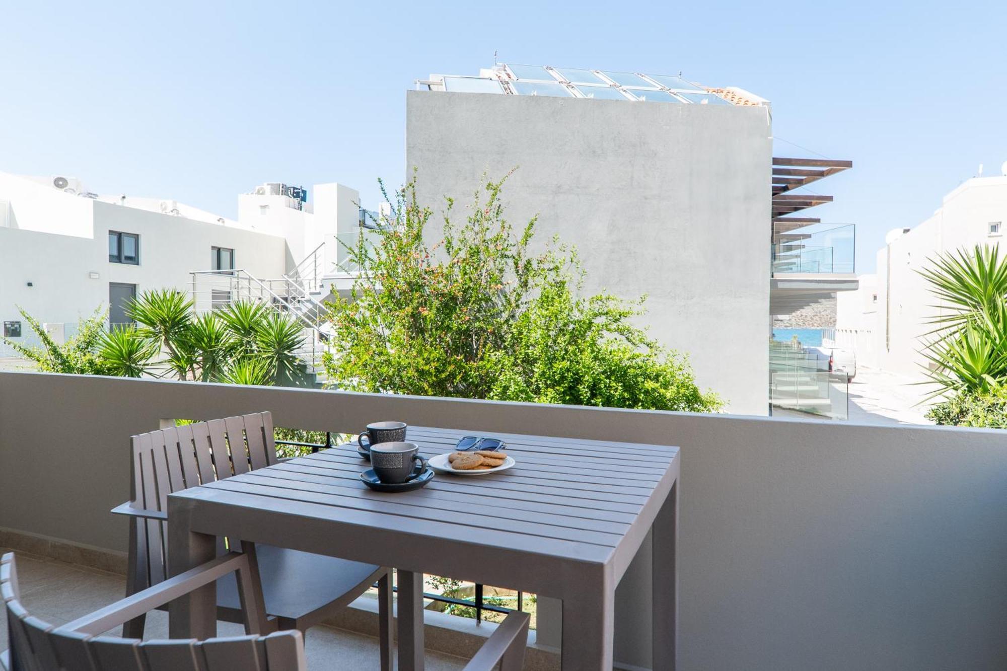 Manos Beachside Apartments Agia Marina Quarto foto