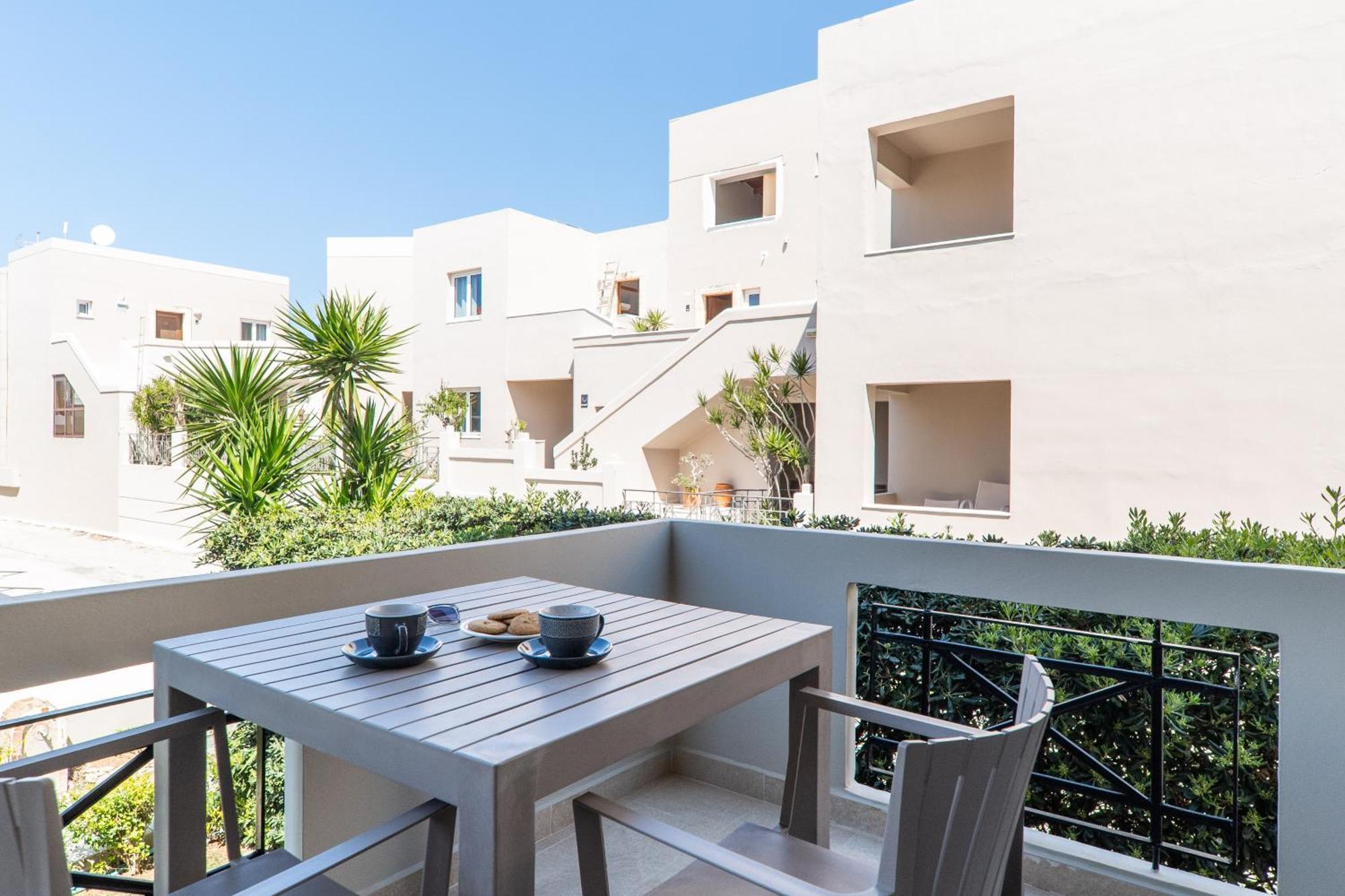 Manos Beachside Apartments Agia Marina Quarto foto