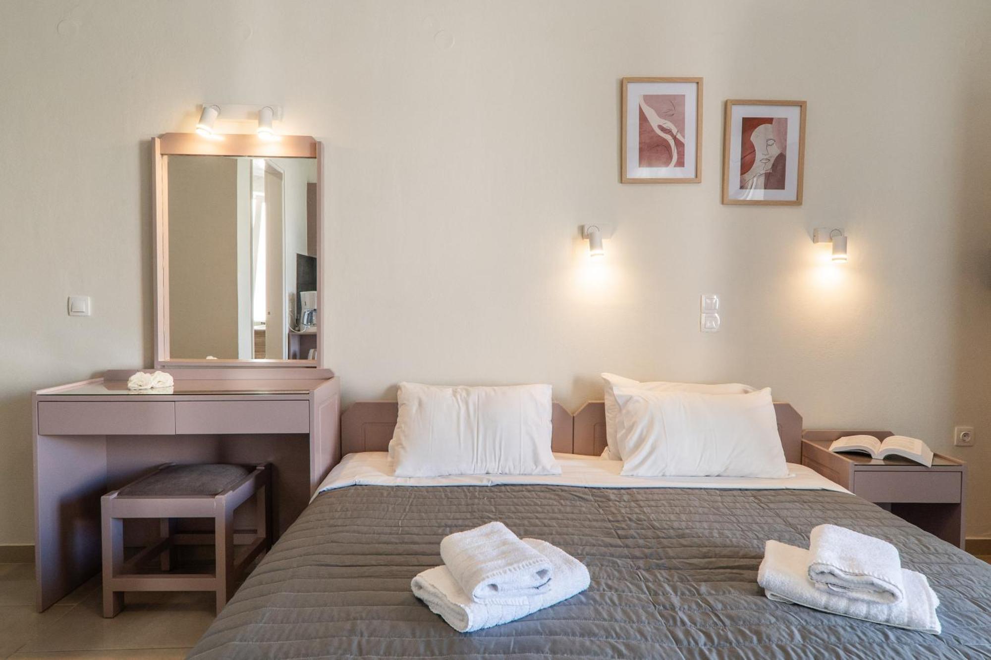 Manos Beachside Apartments Agia Marina Quarto foto
